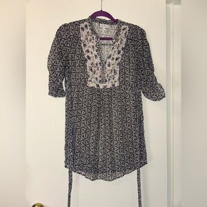 A Pea in the Pod Black and Cream Patterned Top